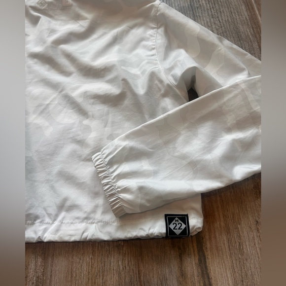 M22 White Camo Cropped Windbreaker Womens Medium - Picture 6 of 6